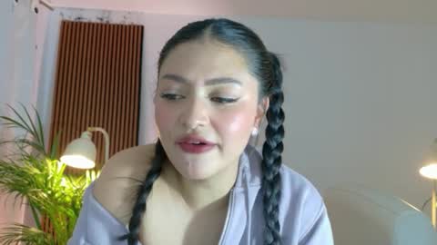 Snapshot of victoria___moon chatting on 05-11-26, 02:45 victoria online show from 05-11-26, 02:45