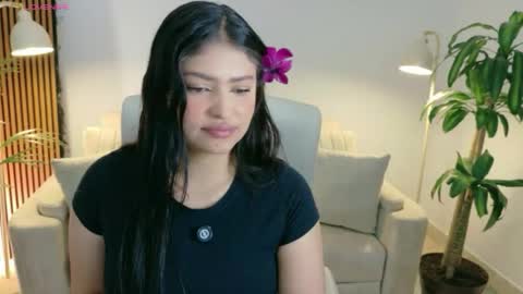Snapshot of victoria___moon chatting on 05-31-26, 01:51 victoria online show from 05-31-26, 01:51