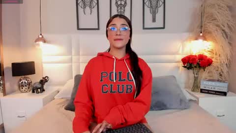 victoria__lee_ online show from 06-04-26, 03:45
