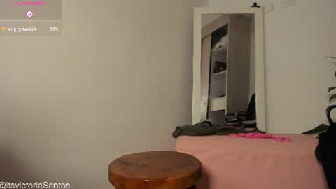 Victoria Santos online show from 07-15-26, 09:31