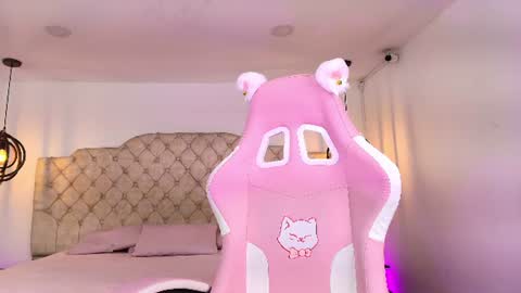 Snapshot of victoria_adams14 chatting on 06-12-26, 03:27 Victoria for you online show from 06-12-26, 03:27