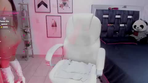 Victoria Castillo online show from 10-31-25, 07:59