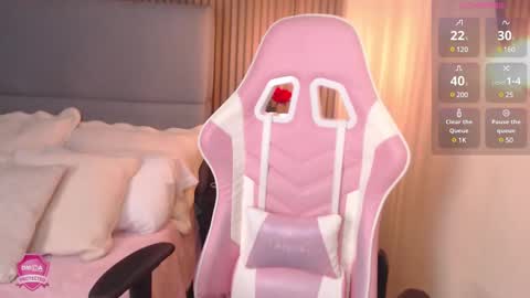 Victoria Collins online show from 02-06-25, 02:58