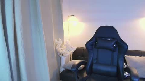 Victoria Collins online show from 04-28-26, 03:28