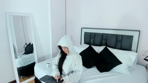 valentina online show from 11-20-25, 09:42