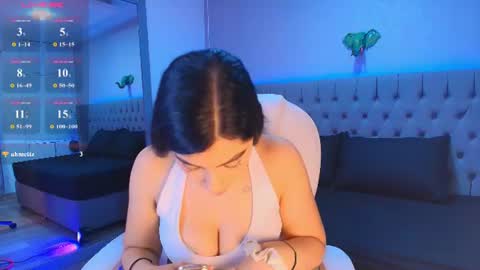 Snapshot of victoria_ellington chatting on 06-16-26, 11:46 online show from 06-16-26, 11:46