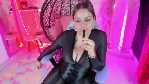 victoria_floyd1 online show from 02-25-25, 12:03