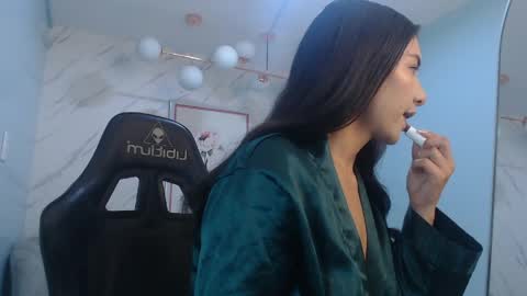 Victoria online show from 04-24-26, 01:46