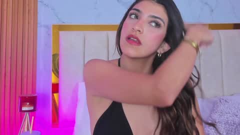 Snapshot of victoria_joliegb chatting on 12-14-24, 03:47 Victoria Lozano online show from 12-14-24, 03:47