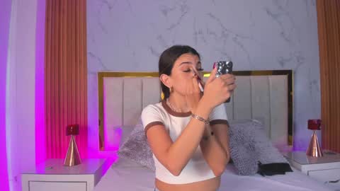 Snapshot of victoria_joliegb chatting on 01-08-25, 12:15 Victoria Lozano online show from 01-08-25, 12:15