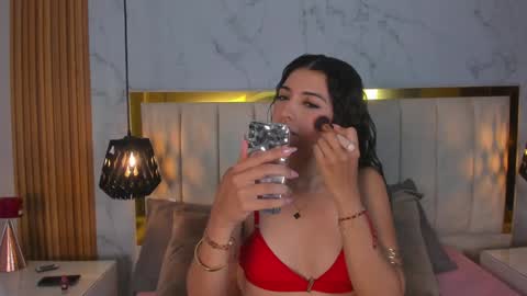 Snapshot of victoria_joliegb chatting on 01-28-25, 12:43 Victoria Lozano online show from 01-28-25, 12:43