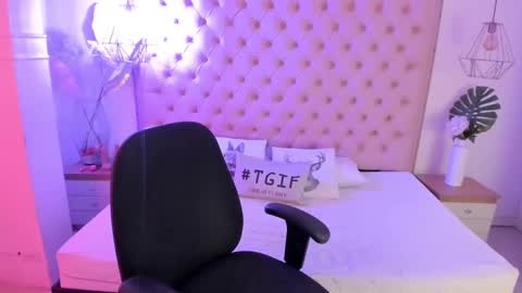 Snapshot of victoria_kitt chatting on 10-13-25, 07:03 victoria_kitt online show from 10-13-25, 07:03