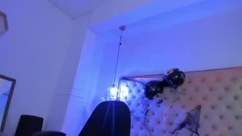 Snapshot of victoria_kitt chatting on 10-18-25, 07:03 victoria_kitt online show from 10-18-25, 07:03