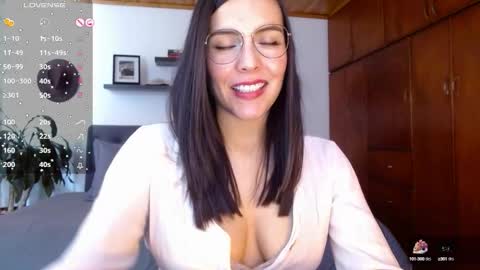 VICTORIA MARTELO online show from 10-10-25, 04:39