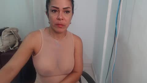 Snapshot of victoria_milf06 chatting on 01-31-25, 09:37 victoria online show from 01-31-25, 09:37
