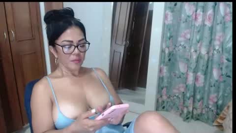 victoria online show from 06-19-26, 04:06