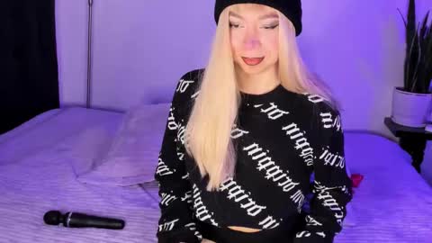 D A N I online show from 11-16-25, 05:40