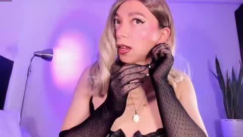 D A N I online show from 11-24-25, 01:05