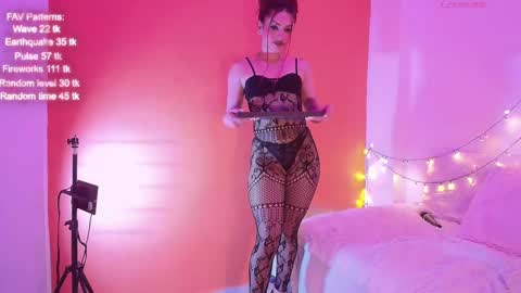 Snapshot of victoria_rossett chatting on 10-10-25, 11:59 victoria_rossett online show from 10-10-25, 11:59