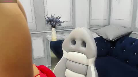 Snapshot of victoria_sexy4u chatting on 10-31-25, 11:22   online show from 10-31-25, 11:22