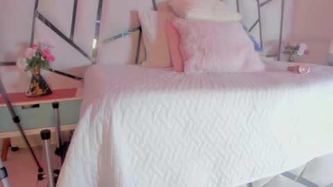 Victoria Sofia online show from 11-13-25, 07:35