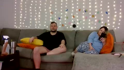 Snapshot of victoriaandjesse chatting on 12-14-24, 05:07 Victoria and Jesse online show from 12-14-24, 05:07
