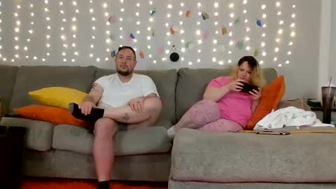 Snapshot of victoriaandjesse chatting on 12-17-24, 04:45 Victoria and Jesse online show from 12-17-24, 04:45