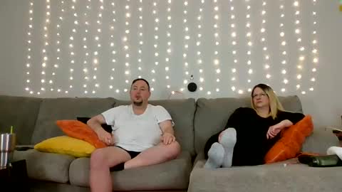 Snapshot of victoriaandjesse chatting on 12-23-24, 09:16 Victoria and Jesse online show from 12-23-24, 09:16