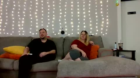 Snapshot of victoriaandjesse chatting on 12-25-24, 05:16 Victoria and Jesse online show from 12-25-24, 05:16