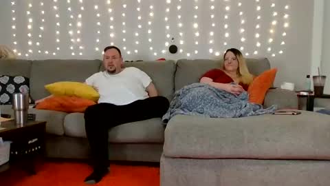 Snapshot of victoriaandjesse chatting on 12-25-24, 12:05 Victoria and Jesse online show from 12-25-24, 12:05