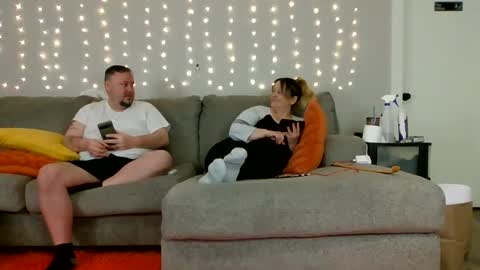 Snapshot of victoriaandjesse chatting on 02-01-25, 06:43 Victoria and Jesse online show from 02-01-25, 06:43