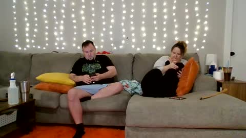 Snapshot of victoriaandjesse chatting on 02-15-25, 12:43 Victoria and Jesse online show from 02-15-25, 12:43