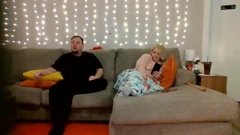 Snapshot of victoriaandjesse chatting on 02-22-25, 08:09 Victoria and Jesse online show from 02-22-25, 08:09