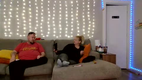 Snapshot of victoriaandjesse chatting on 03-10-25, 03:34 Victoria and Jesse online show from 03-10-25, 03:34