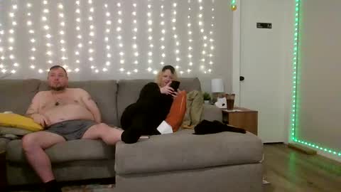 Snapshot of victoriaandjesse chatting on 09-13-25, 02:33 Victoria and Jesse online show from 09-13-25, 02:33