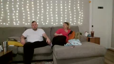 Snapshot of victoriaandjesse chatting on 09-27-25, 08:14 Victoria and Jesse online show from 09-27-25, 08:14