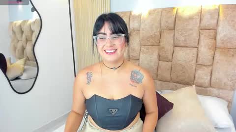 Victoria Andrade online show from 01-14-26, 06:02