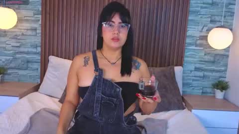 Victoria Andrade online show from 02-18-26, 12:23