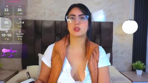 Victoria Andrade online show from 03-22-26, 12:41