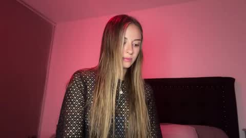 Victoriababy43 online show from 03-08-26, 09:51