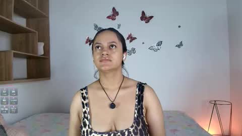 Snapshot of victoriablack_ chatting on 11-21-25, 11:53 Victoria online show from 11-21-25, 11:53