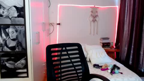 victoriahispanic online show from 01-09-25, 04:06