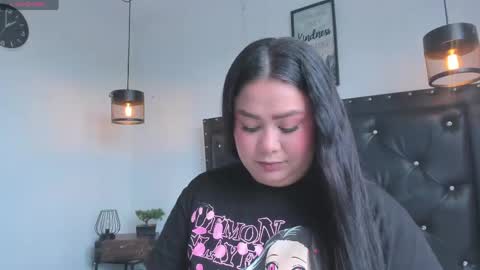 Victoria  online show from 04-25-26, 01:52