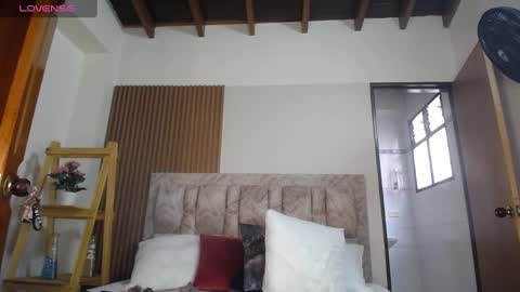 Snapshot of victoriamil1 chatting on 02-26-25, 08:44 victoriamil1 online show from 02-26-25, 08:44