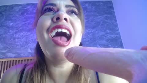 Snapshot of victoriamil1 chatting on 10-10-25, 08:08 victoriamil1 online show from 10-10-25, 08:08