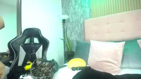 Snapshot of victoriamil1 chatting on 11-21-25, 08:51 victoriamil1 online show from 11-21-25, 08:51