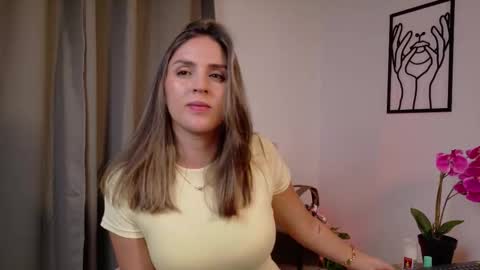 VictoriaNova online show from 02-12-26, 04:35