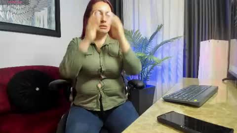 Snapshot of victoriapaker chatting on 06-12-26, 11:42 victoriapaker online show from 06-12-26, 11:42