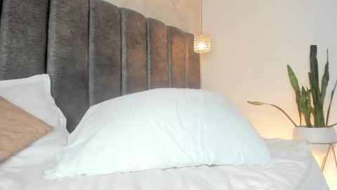 Snapshot of victoriaregia1 chatting on 02-07-25, 05:40 Maria Victoria online show from 02-07-25, 05:40