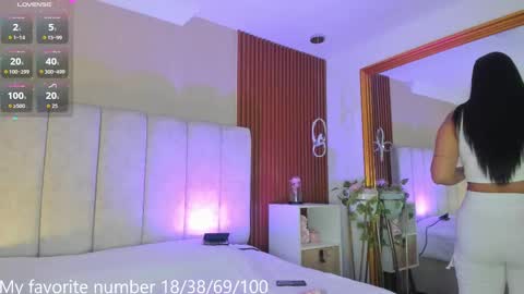 Snapshot of victoriaregia1 chatting on 09-14-25, 11:20 Maria Victoria online show from 09-14-25, 11:20